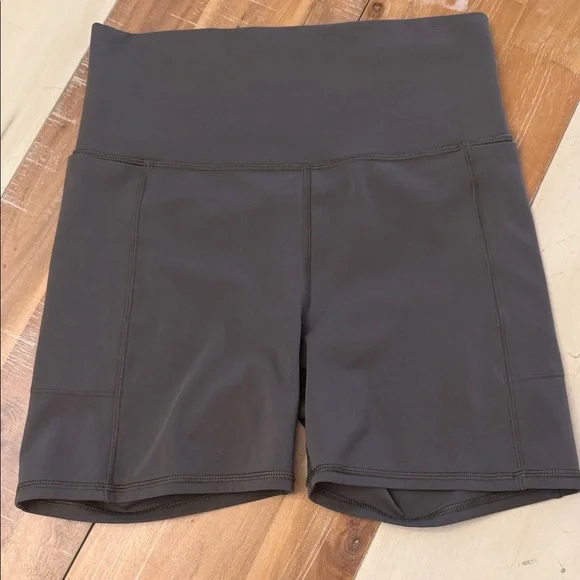 Vuori Women's Dark Gray Bike Shorts - Picture 1 of 5